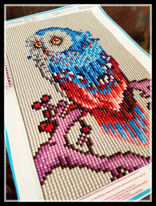 Chouette bleue sur sa branche - Kit broderie diamant - 30x40 à 55x70 cm