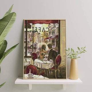 Les amoureux au café - 39x50 à 47x61 cm - Kit de broderie Kit de broderie au point de croix 39 x 50 cm (14 pp) Brodeuses.com