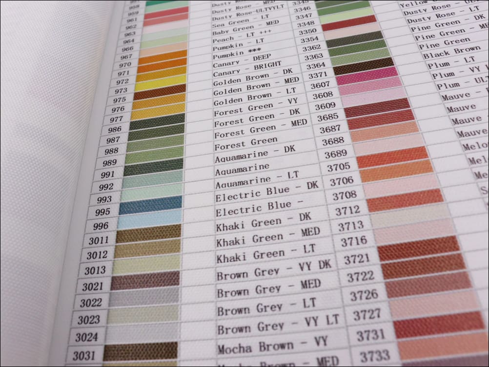 Nuancier DMC pour diamond painting - catalogue des 447 couleurs pour l