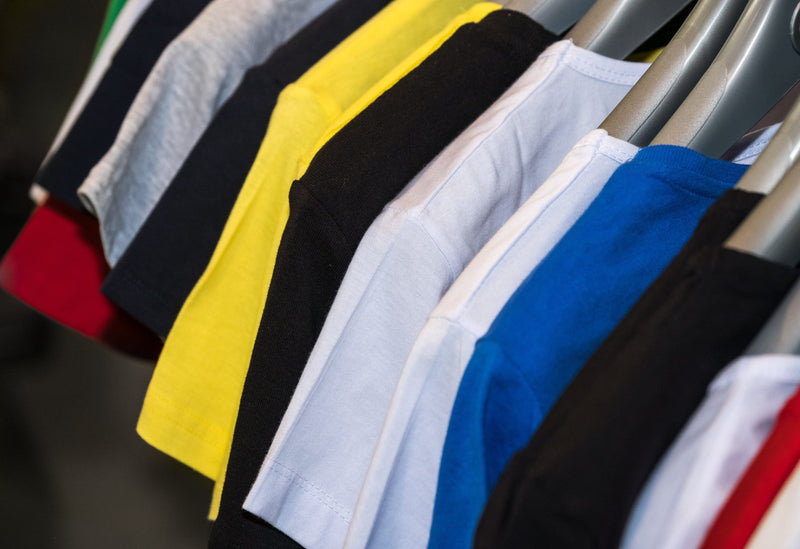 Tee-shirts personnalisés : guide pour choisir la couleur adaptée au message à passer