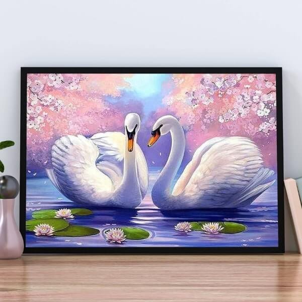 Le lac des cygnes amoureux - Kit de diamond painting - 30x25 à 65x50 cm Brodeuse.com