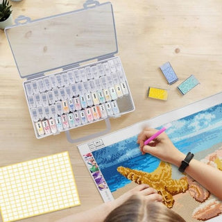 Boîte de rangement transparente pour perles de diamond painting - 64 flacons au format Tic-Tac + stickers - ranger vos perles avec efficacité et sécurité - Organiser tous vos strass de diamond painting carrés ou ronds