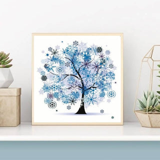 Les 4 saisons en arbres stylisés - Kit de diamond painting - Kit de broderie diamants - Modèle Bleu / Hiver - Perles rondes - Brodeuses.com